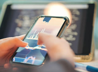 Transparant opname- en overboekingsproces van fondsen wordt gecontroleerd door een investeerder